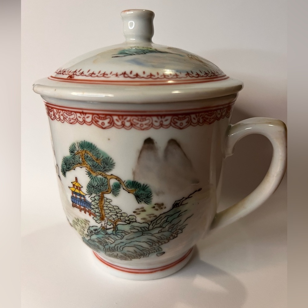 8 pieces Chinese porcelain lidded tea mug cup